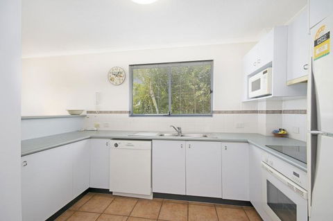 Sunshine Cove, Across The Road From The Beach - Seniors Australia 3