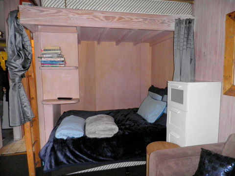 Super Value Thredbo STUDIO & Ante-Room Apartment - Seniors Australia 0