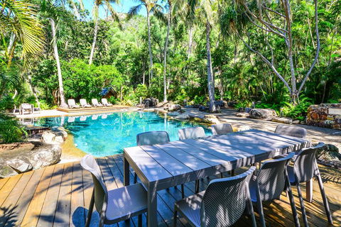 Superior Poinciana 011 On Hamilton Island - Seniors Australia 2
