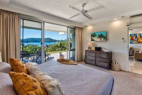 Superior Poinciana 011 On Hamilton Island - Seniors Australia 3