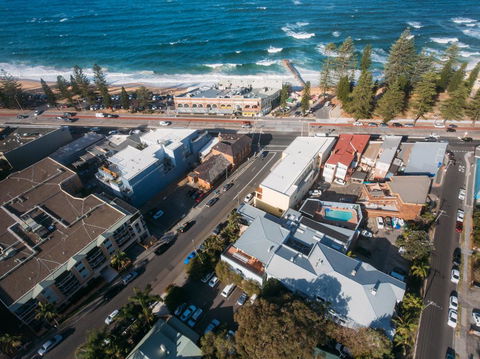 Sydney Beachouse YHA - Seniors Australia 2