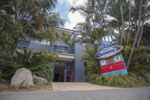 Sydney Beachouse YHA - Seniors Australia 1
