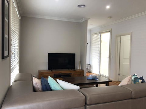 Taboga, 3 Bedroom, 3 Bathroom Villia - Seniors Australia 2