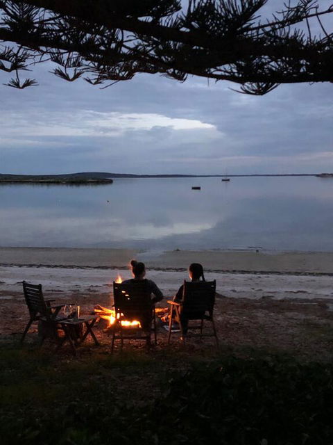 Tall Pines Beach House At Mount Dutton Bay (part Of Coffin Bay Waterways) - Seniors Australia 3