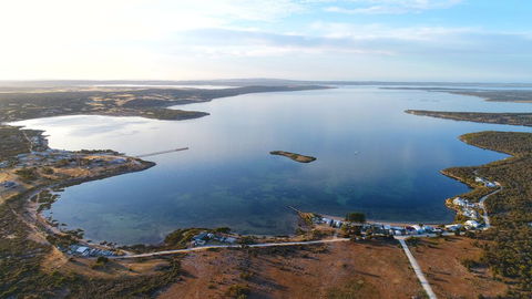Tall Pines Beach House At Mount Dutton Bay (part Of Coffin Bay Waterways) - Seniors Australia 0