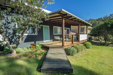 Tallowood Beachfront Cottage - Seniors Australia 0