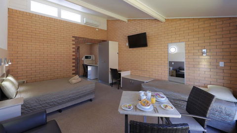 Tenterfield Motor Inn - Seniors Australia 3