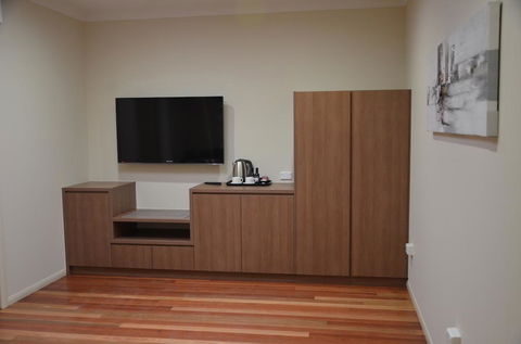 The Australian Hotel Motel - Seniors Australia 3