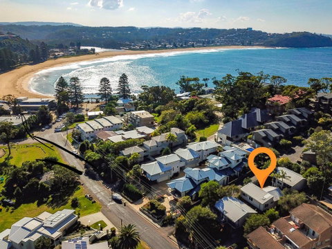The Beach Hut Avoca Beach NSW - Seniors Australia 1