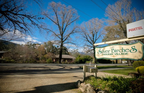 The Birch House - Silver Birches Luxury Accommodation Bright - Seniors Australia 3