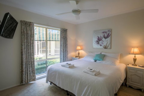 The Birch House - Silver Birches Luxury Accommodation Bright - Seniors Australia 0