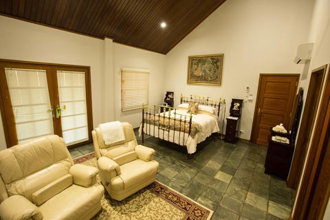 The Block Vista B&B - Seniors Australia 1