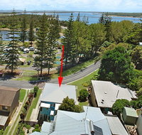 The Blue House - flat walk to river and beach - Seniors Australia