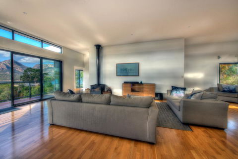 The Bolthole - Seniors Australia 1