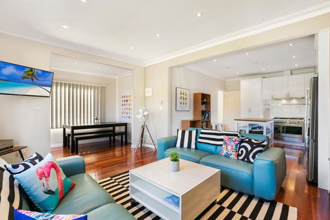 The Bud House - Seniors Australia 0