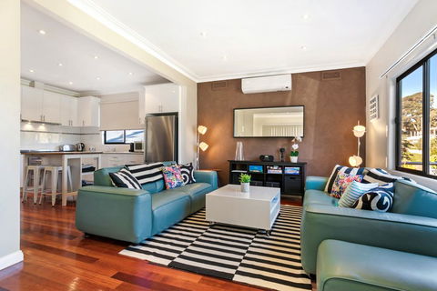 The Bud House - Seniors Australia 1