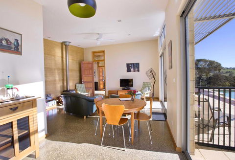 The Chocolate Lily Bed & Breakfast - Seniors Australia 1