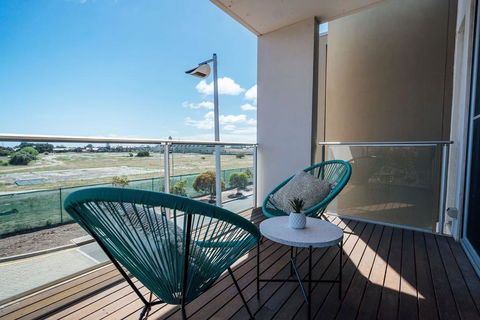 The Cove @ New Port-Pool - Spa - Sauna - Gym & More - Seniors Australia 1