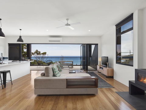 The Cube - Striking Architectural Showpiece - Seniors Australia 3