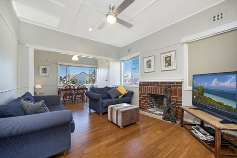 The Entrance North Lakeside Cottage - Seniors Australia 2
