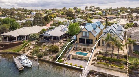 The Loft - Waterfront With Private Pool - Seniors Australia 0