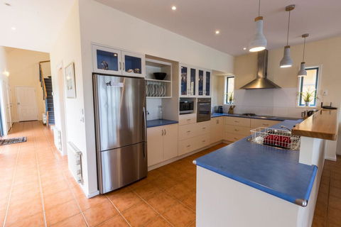 The Loft - Waterfront With Private Pool - Seniors Australia 3