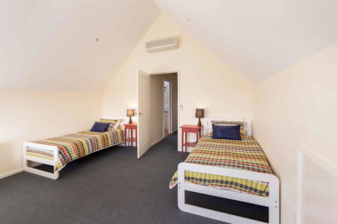 The Loft - Waterfront With Private Pool - Seniors Australia 1