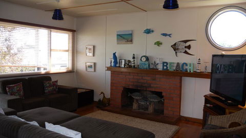 The Love Shack - Bridport - Seniors Australia 3