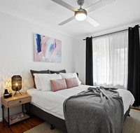 The Neo stylish central apartment with aircon courtyard and Netflix - Seniors Australia
