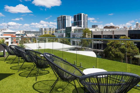 The Nest - Quirky Queen Sized Space With Roof Terrace - Seniors Australia 0
