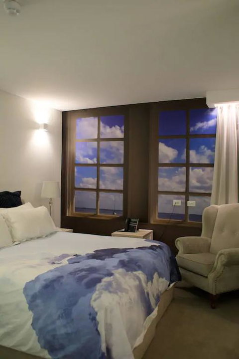 The Nest - Quirky Queen Sized Space With Roof Terrace - Seniors Australia 3