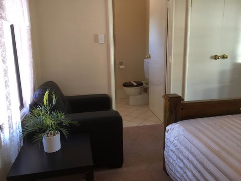 The Nosh & Nod - Howick Street - Seniors Australia 2