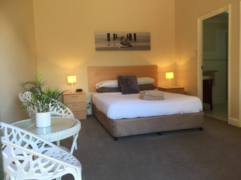 The Nosh & Nod - Howick Street - Seniors Australia 0