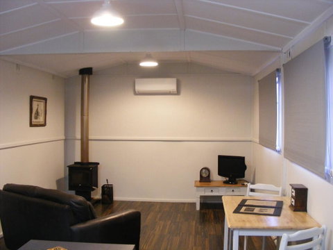 The Old School House BnB - Seniors Australia 0