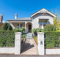 The Pearl on Prince  Stylish Cottage CBD Wifi - Seniors Australia