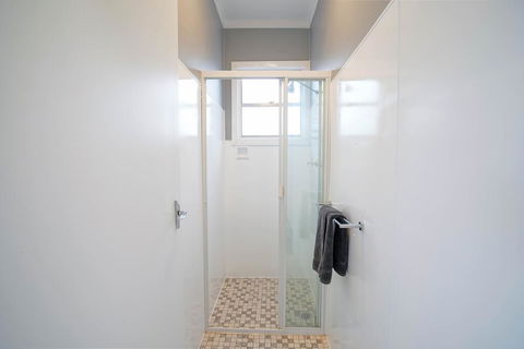 The Platypus Accommodation & Cafe - Seniors Australia 3