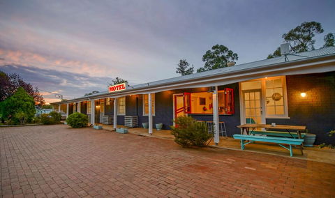 The Platypus Accommodation & Cafe - Seniors Australia 0