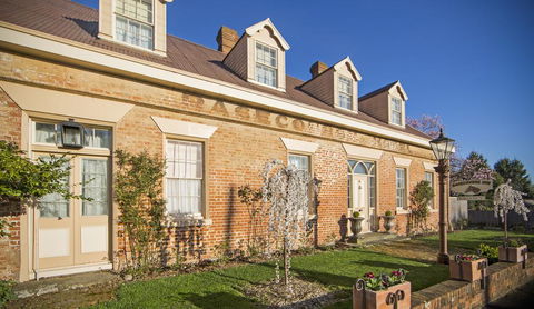 The Racecourse Inn - Seniors Australia 0