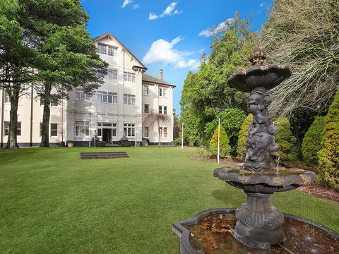 The Robertson Hotel - Seniors Australia 1