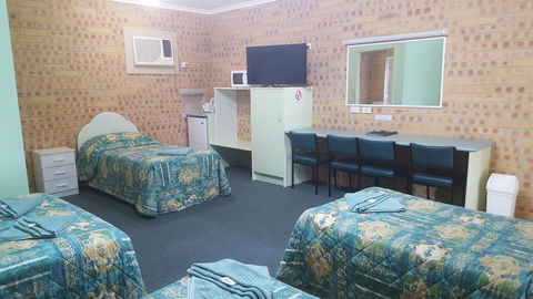 Tiaro Motor Inn - Seniors Australia 3
