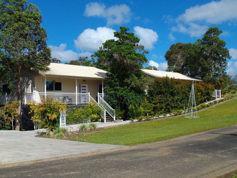 Tinaroo Sunset Retreat - Seniors Australia 0
