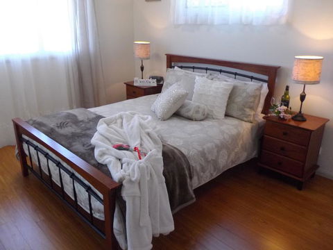 Tinaroo Sunset Retreat - Seniors Australia 3