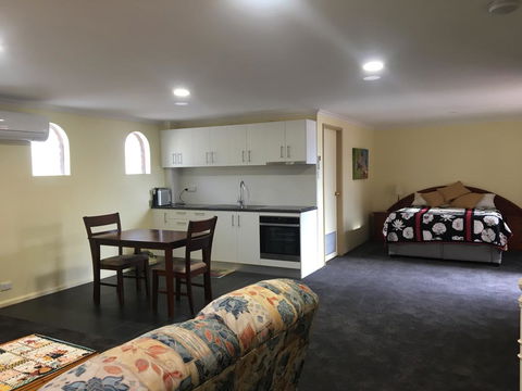 Tinder Lodge Studio - Seniors Australia 0