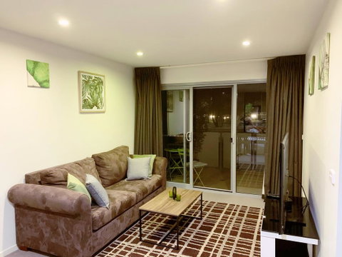 Tranquil, Relaxing Forrest Style Apartment - Braddon CBD - Seniors Australia 0