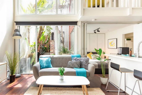 Trendy Loft Near Smith St. With Cosy Courtyard And Parking - Seniors Australia 0