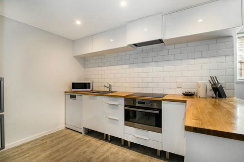 Tropical Townhouse With Two Courtyards And Pool - Seniors Australia 3