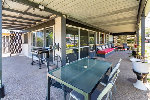 Unique Getaway 300m To Bribie Foreshore, Bongaree - Seniors Australia 1