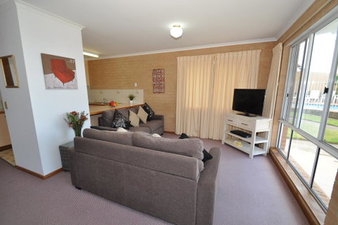 Unit 1, Countess Court - Seniors Australia 1