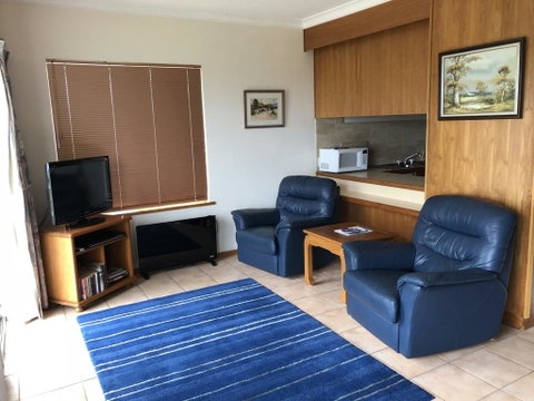 Unit 2, Ballingalla Apartments - Seniors Australia 2
