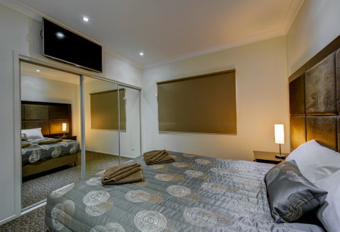 Western Downs Motor Inn - Seniors Australia 2